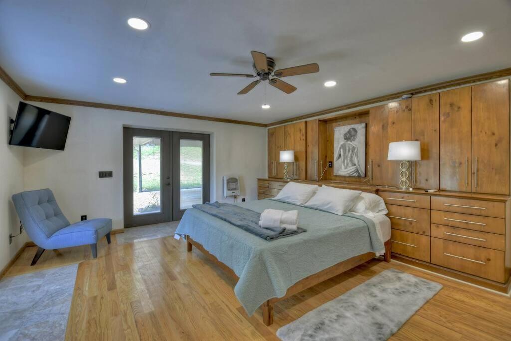 The Chariot - Creek Front With Hottub, Fire Pits, Billiards, Ev Charger - Sandalwood Stays Blue Ridge Buitenkant foto