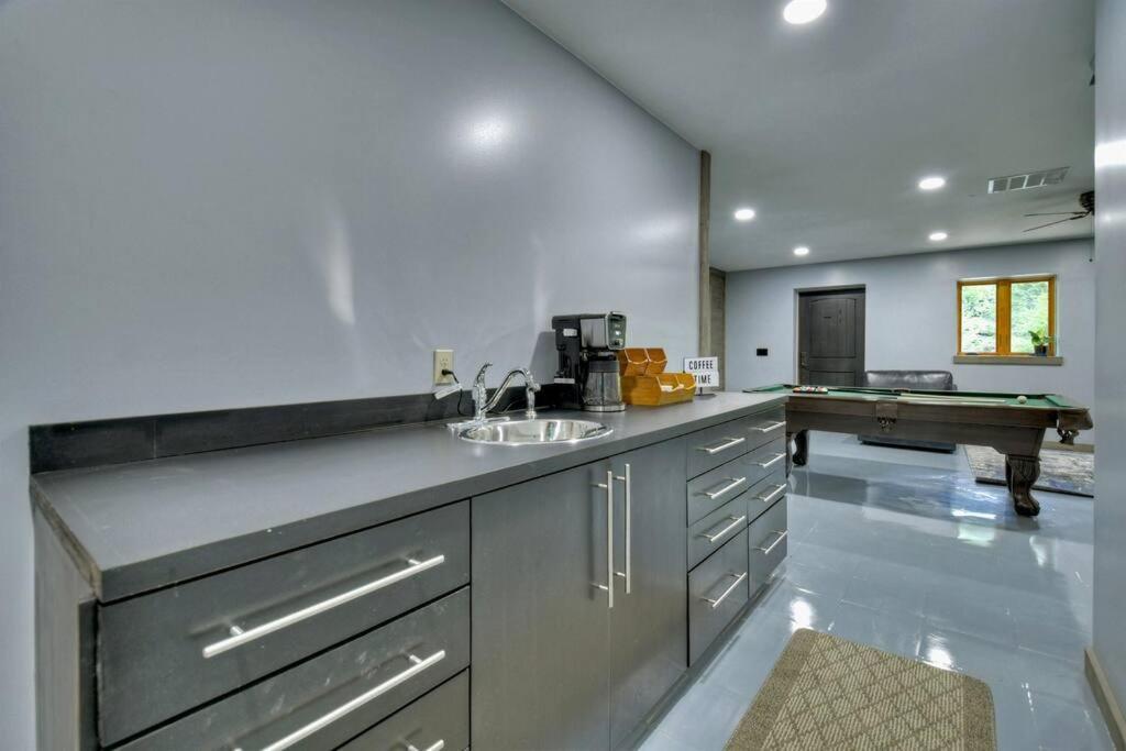 The Chariot - Creek Front With Hottub, Fire Pits, Billiards, Ev Charger - Sandalwood Stays Blue Ridge Buitenkant foto