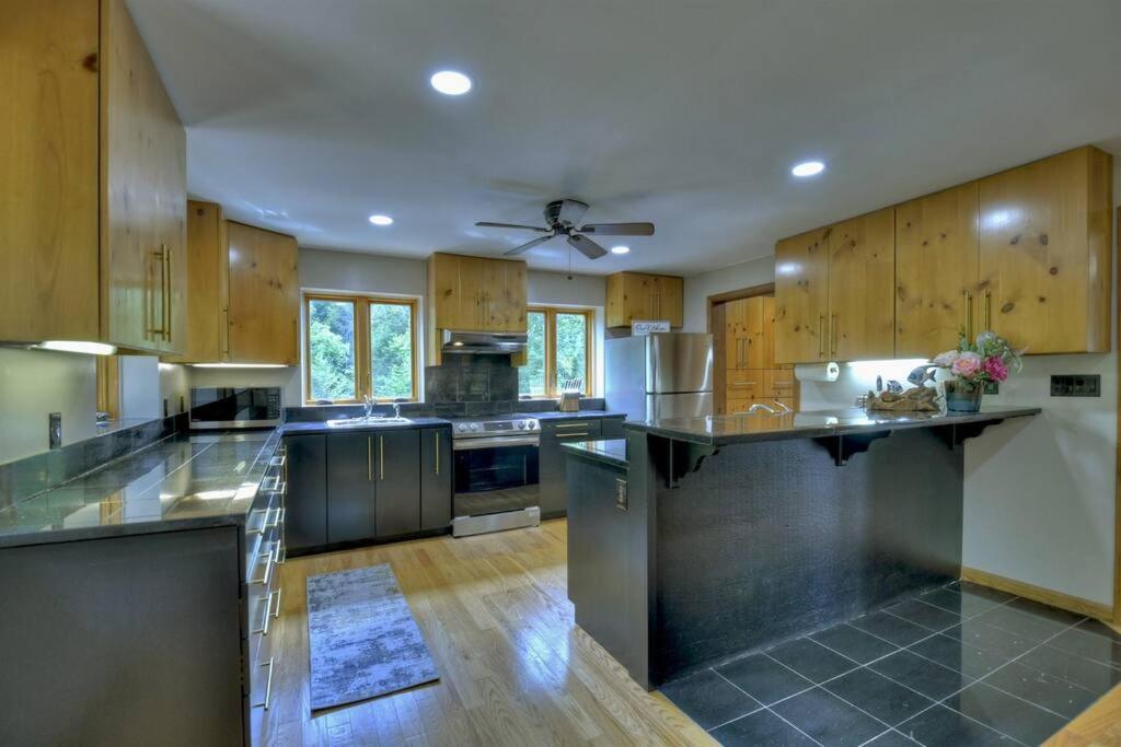 The Chariot - Creek Front With Hottub, Fire Pits, Billiards, Ev Charger - Sandalwood Stays Blue Ridge Buitenkant foto