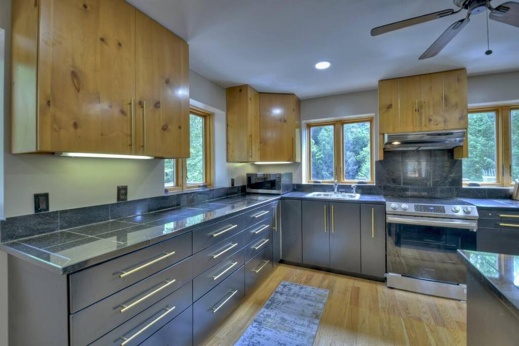 The Chariot - Creek Front With Hottub, Fire Pits, Billiards, Ev Charger - Sandalwood Stays Blue Ridge Buitenkant foto